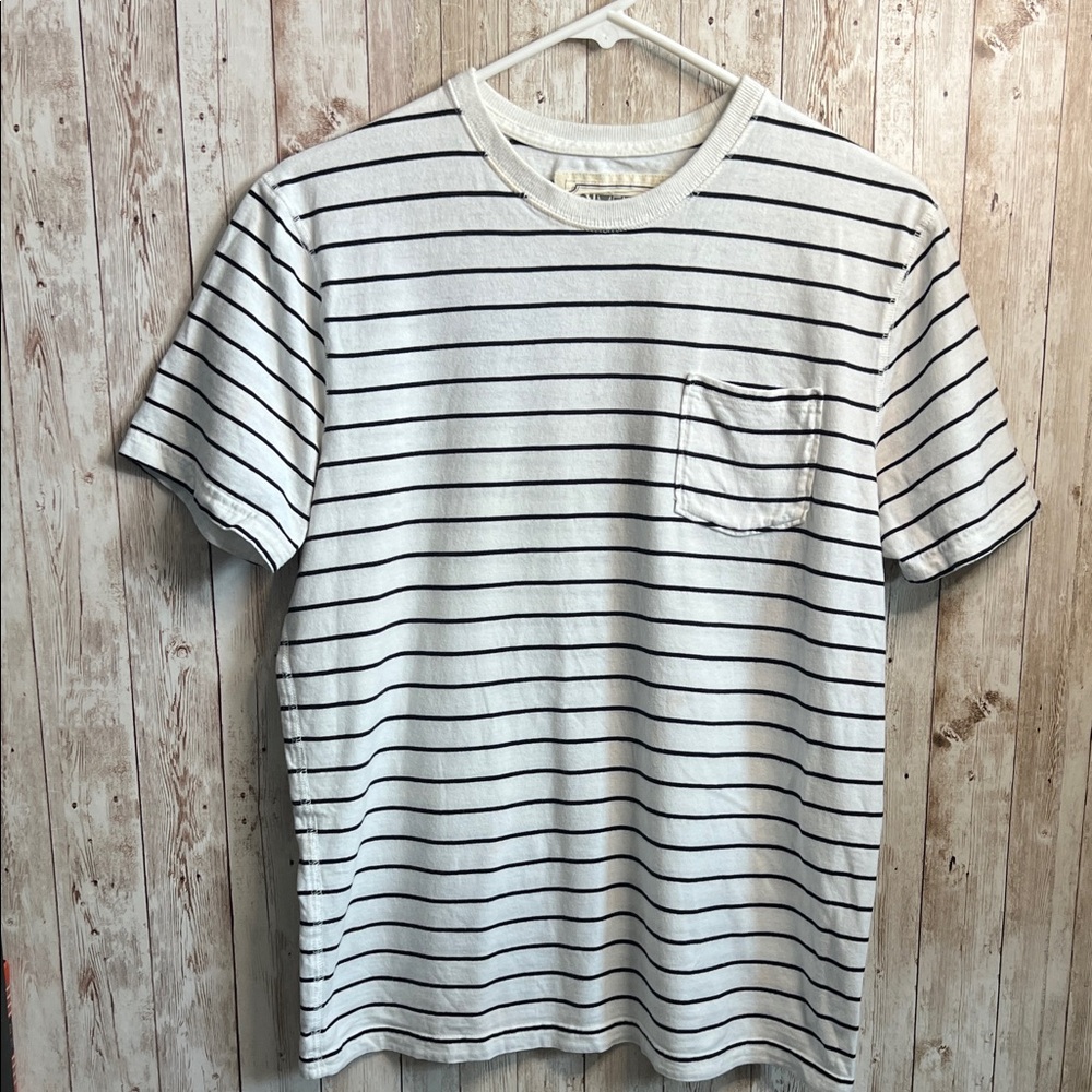 21 Men Classic White Striped Shirt